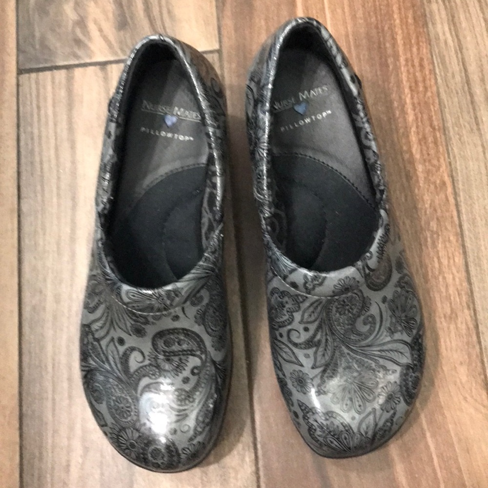 Nurse mates pillow top size 7.5